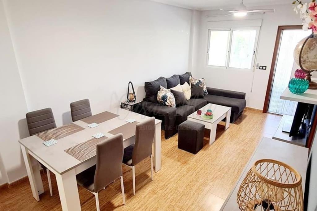 Agreable Appartement Avec Piscine Commune ซานเปรโดเดลปีนาตาร์ ภายนอก รูปภาพ