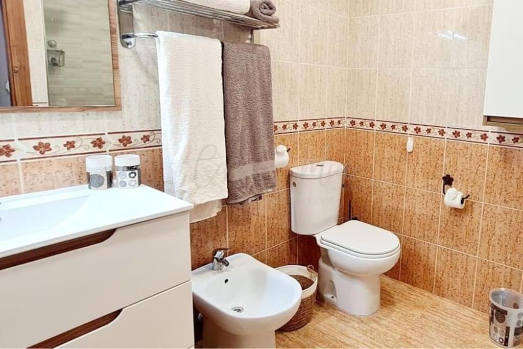 Agreable Appartement Avec Piscine Commune ซานเปรโดเดลปีนาตาร์ ภายนอก รูปภาพ