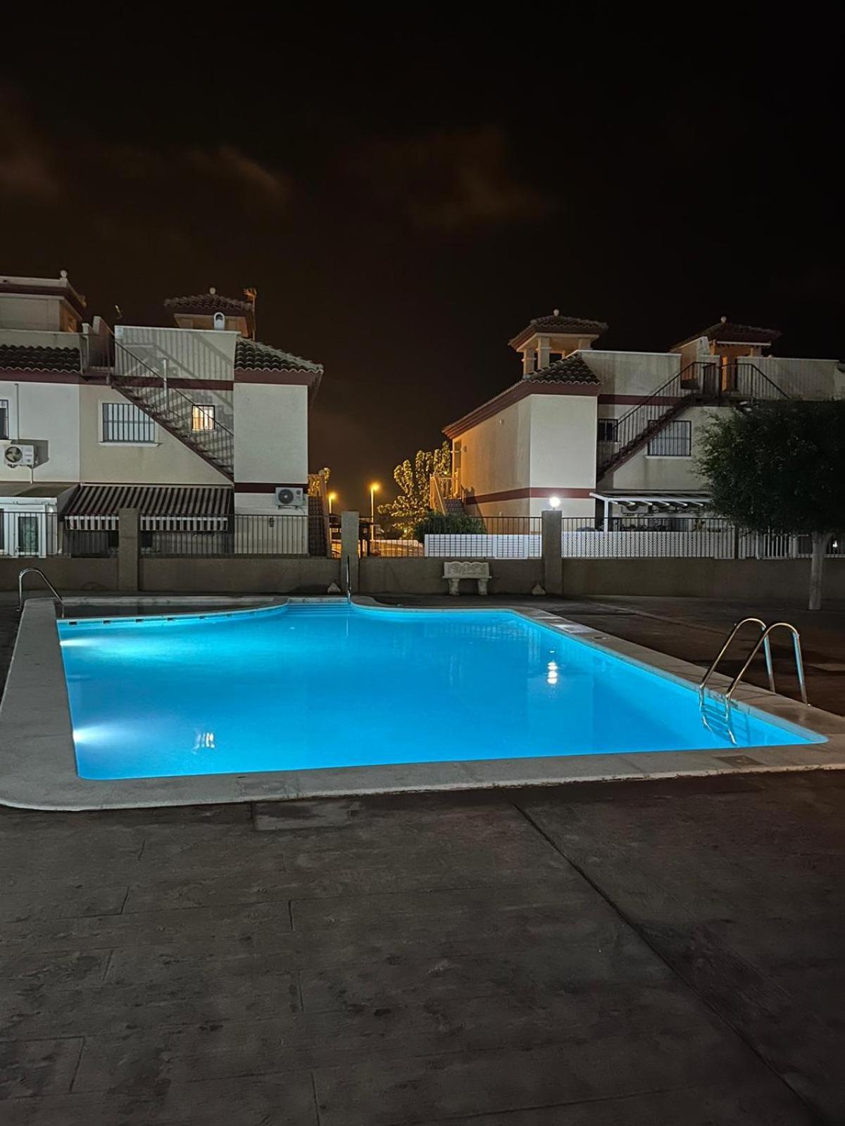 Agreable Appartement Avec Piscine Commune ซานเปรโดเดลปีนาตาร์ ภายนอก รูปภาพ